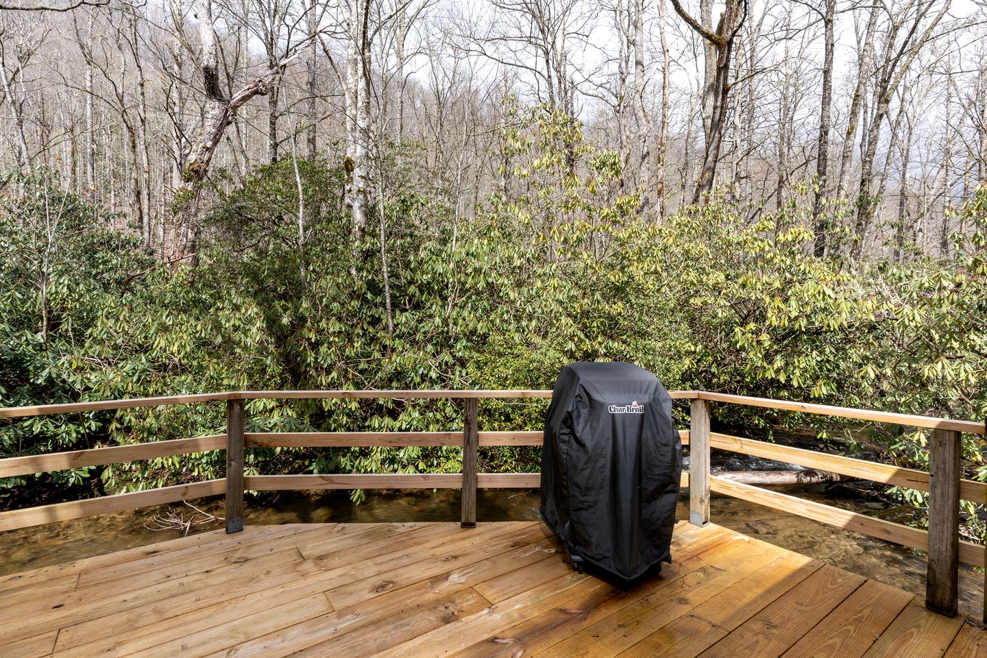 Creekside Family Cabin with Deck and BBQ in Topton, North Carolina