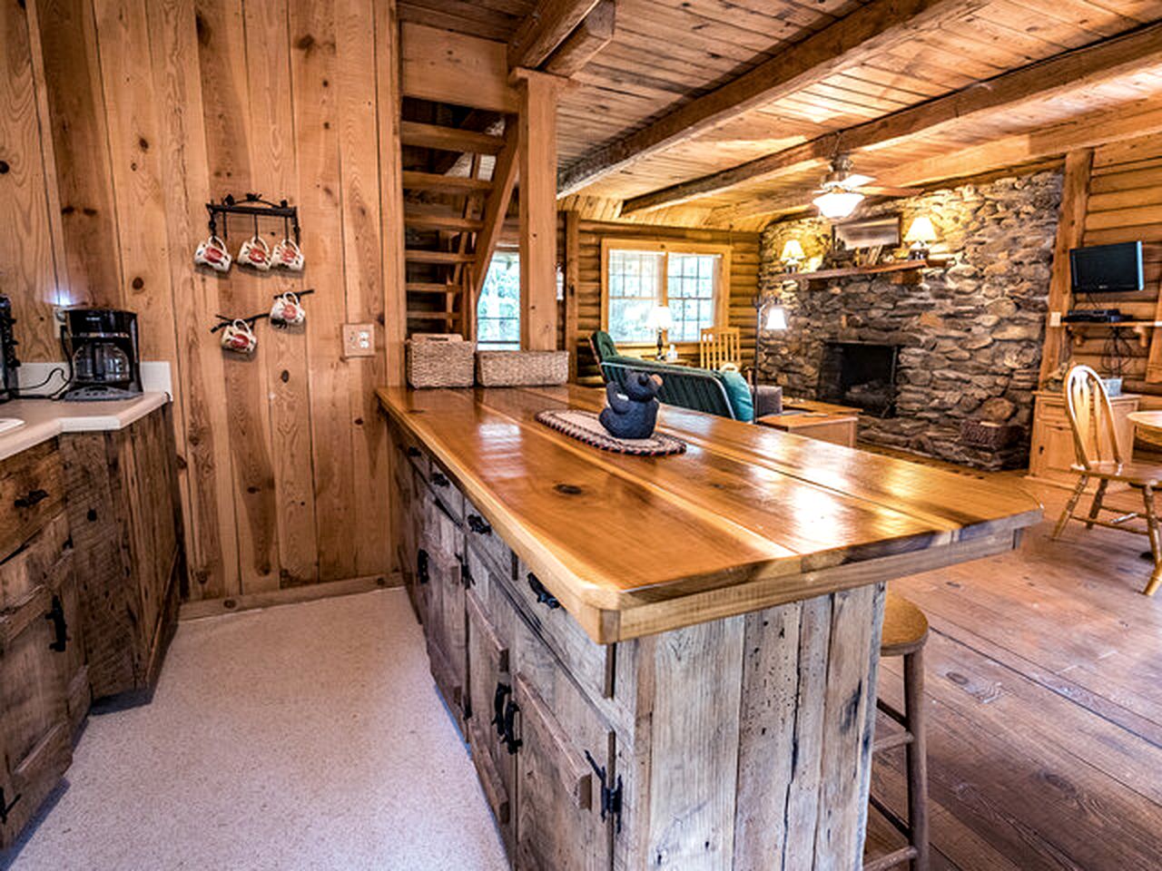 Creekside Family Cabin with Deck and BBQ in Topton, North Carolina