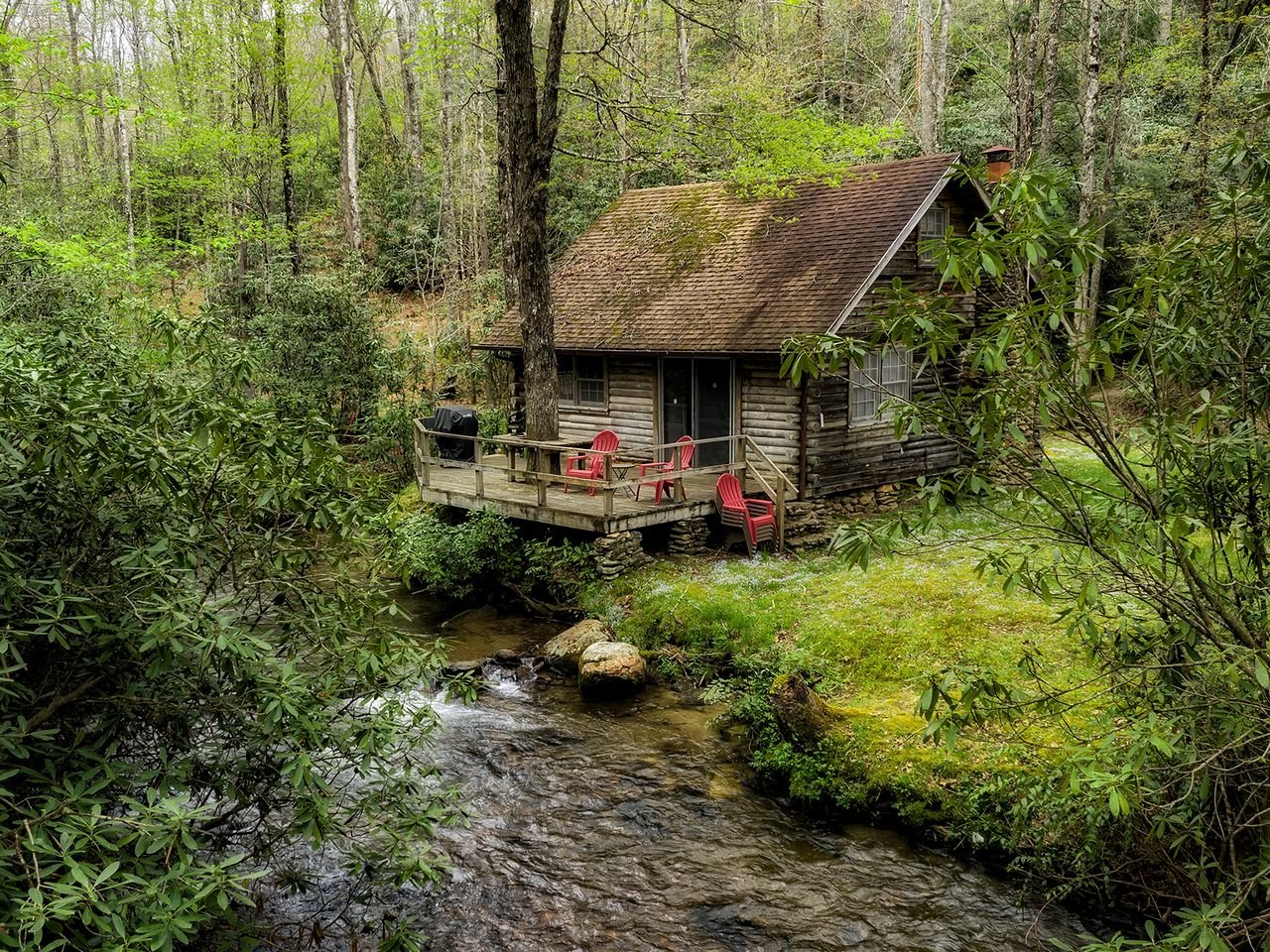 Creekside Family Cabin with Deck and BBQ in Topton, North Carolina