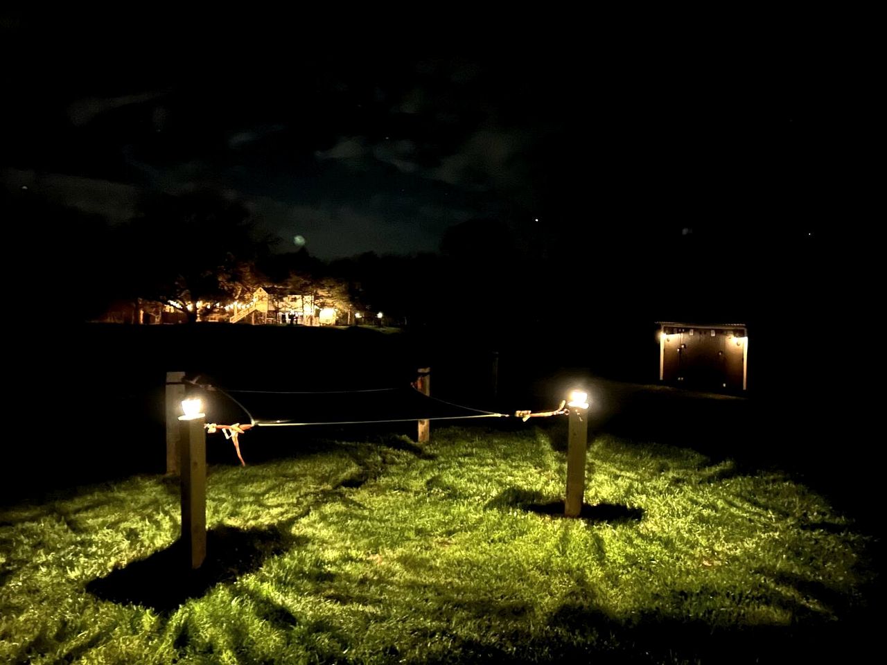 Enchanting Pecan Treehouse with Creek Views near Forestburg, Texas