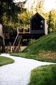 Panoramic Tree House Rental by the River for Glamping in Slovenia photo 4