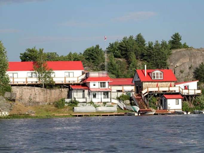 Nature Lodges (Wilberforce, Ontario, Canada)