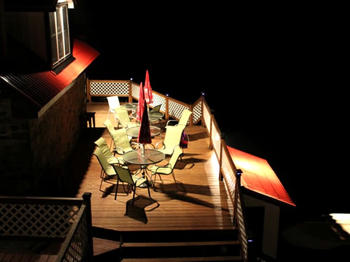 Nature Lodges (Wilberforce, Ontario, Canada)