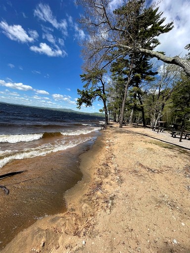 Cottages (United States of America, Casco, Maine)