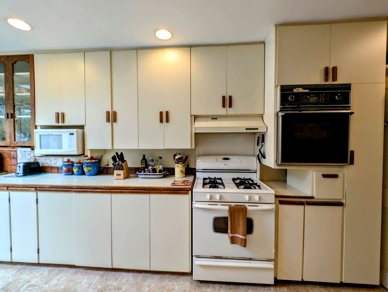 Spacious Waterfront Cottage with Private Beach and Deck, Near Acadia National Park in Hancock Point, Maine