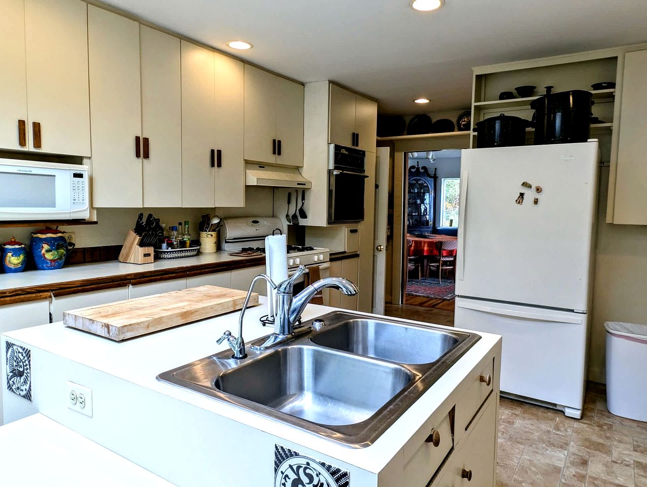 Spacious Waterfront Cottage with Private Beach and Deck, Near Acadia National Park in Hancock Point, Maine