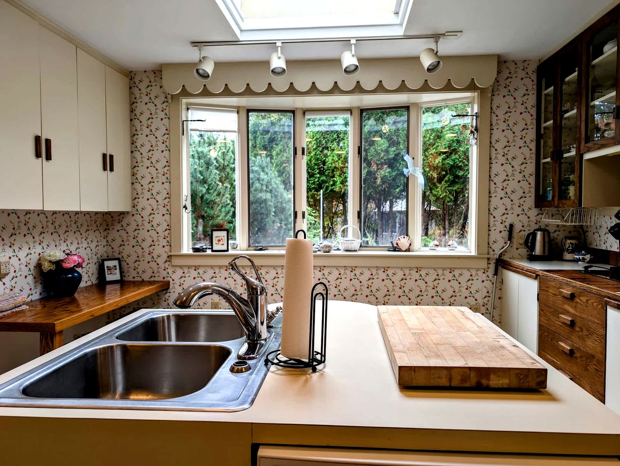 Spacious Waterfront Cottage with Private Beach and Deck, Near Acadia National Park in Hancock Point, Maine