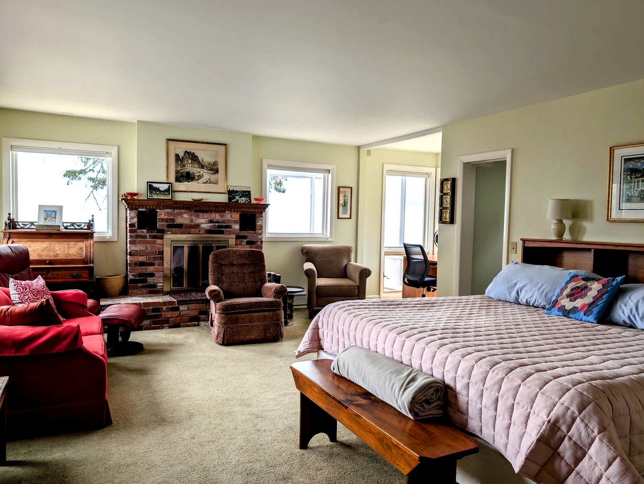 Spacious Waterfront Cottage with Private Beach and Deck, Near Acadia National Park in Hancock Point, Maine