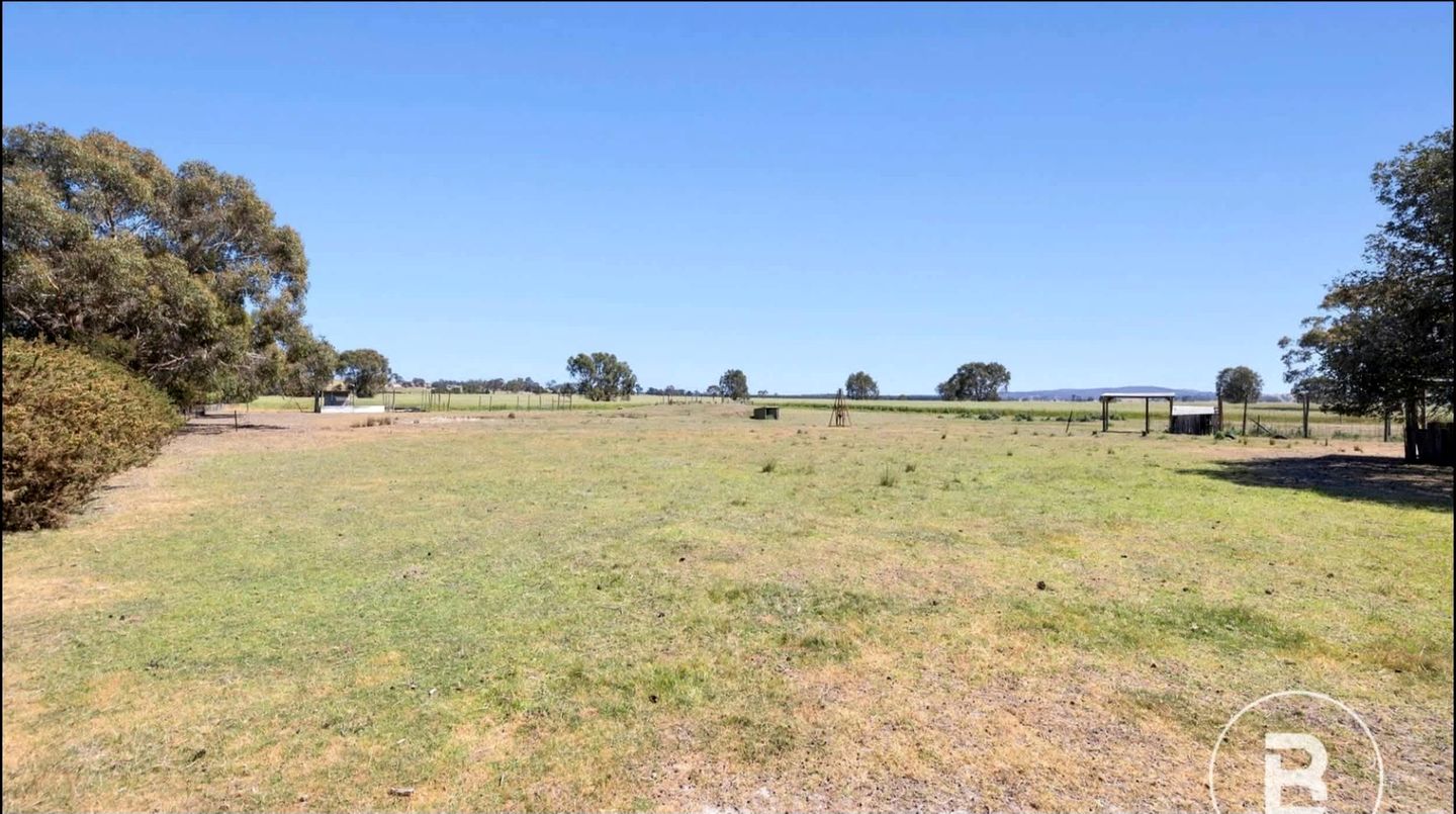 Cozy Tiny House Stay with Farm Animals near Ballarat, Victoria