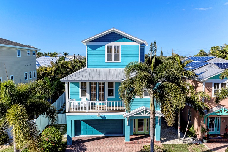 Stunning Beach House with Swimming Pool and Game Room in Holmes Beach, Florida