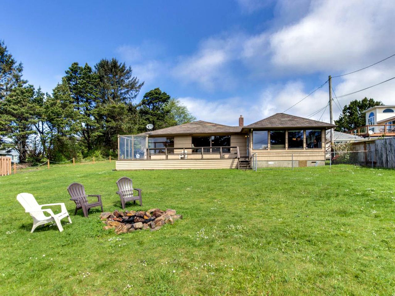 Cottage with Ocean Views in Lincoln City, Oregon
