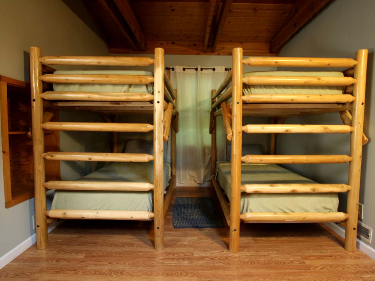 Gorgeous Tennessee Cabin with a Hot Tub and Theater Room