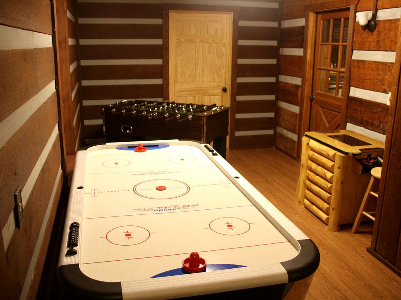 Gorgeous Tennessee Cabin with a Hot Tub and Theater Room