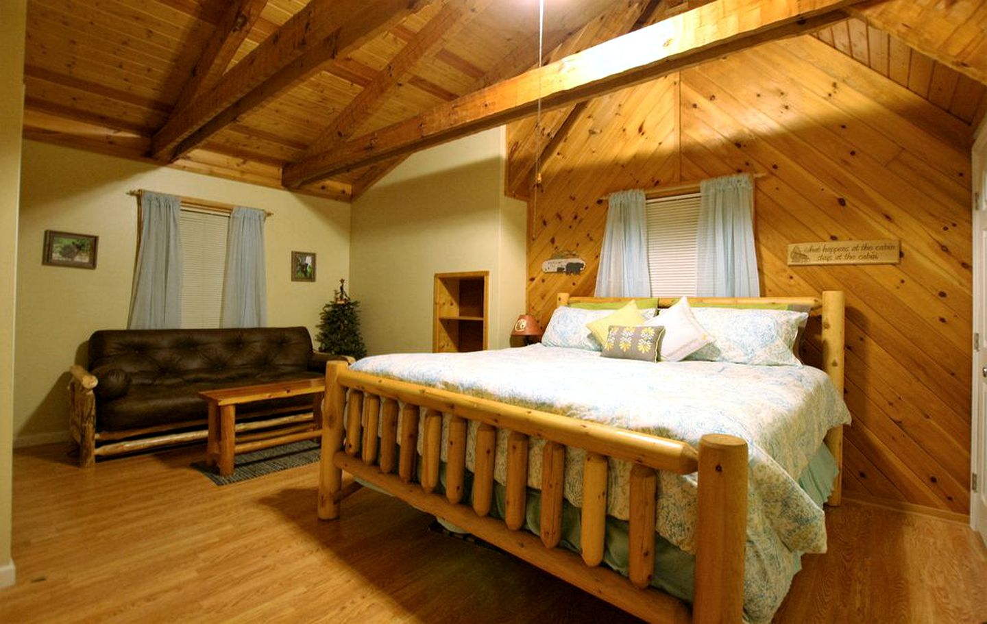 Gorgeous Tennessee Cabin with a Hot Tub and Theater Room