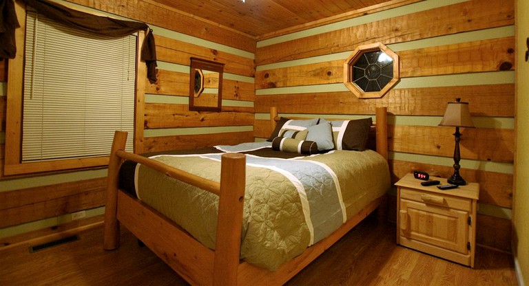 -- (United States of America, Sevierville, Tennessee)