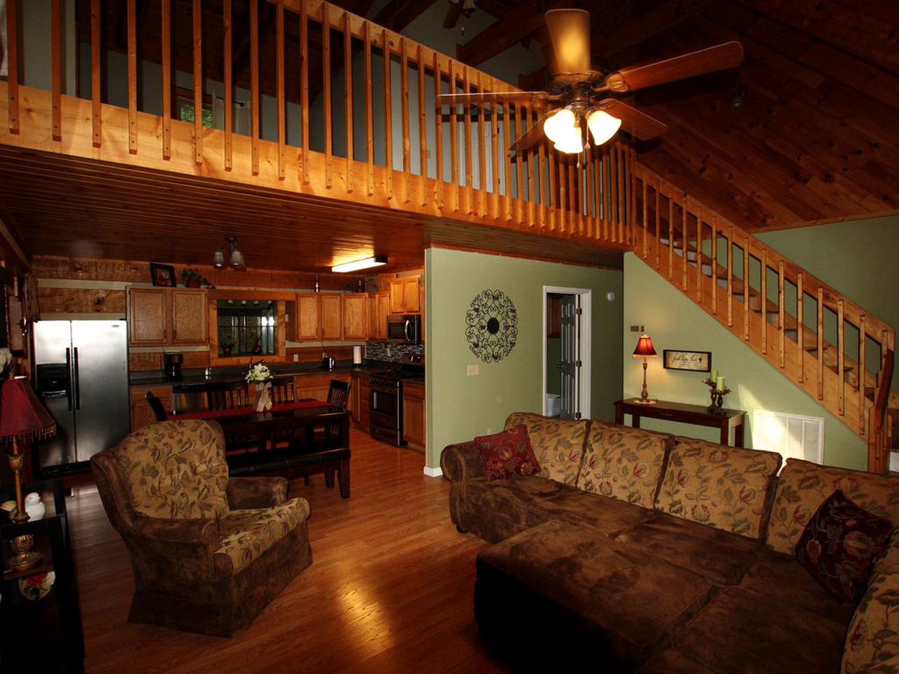 Gorgeous Tennessee Cabin with a Hot Tub and Theater Room