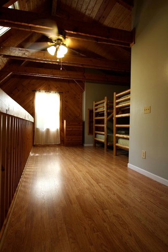 -- (United States of America, Sevierville, Tennessee)