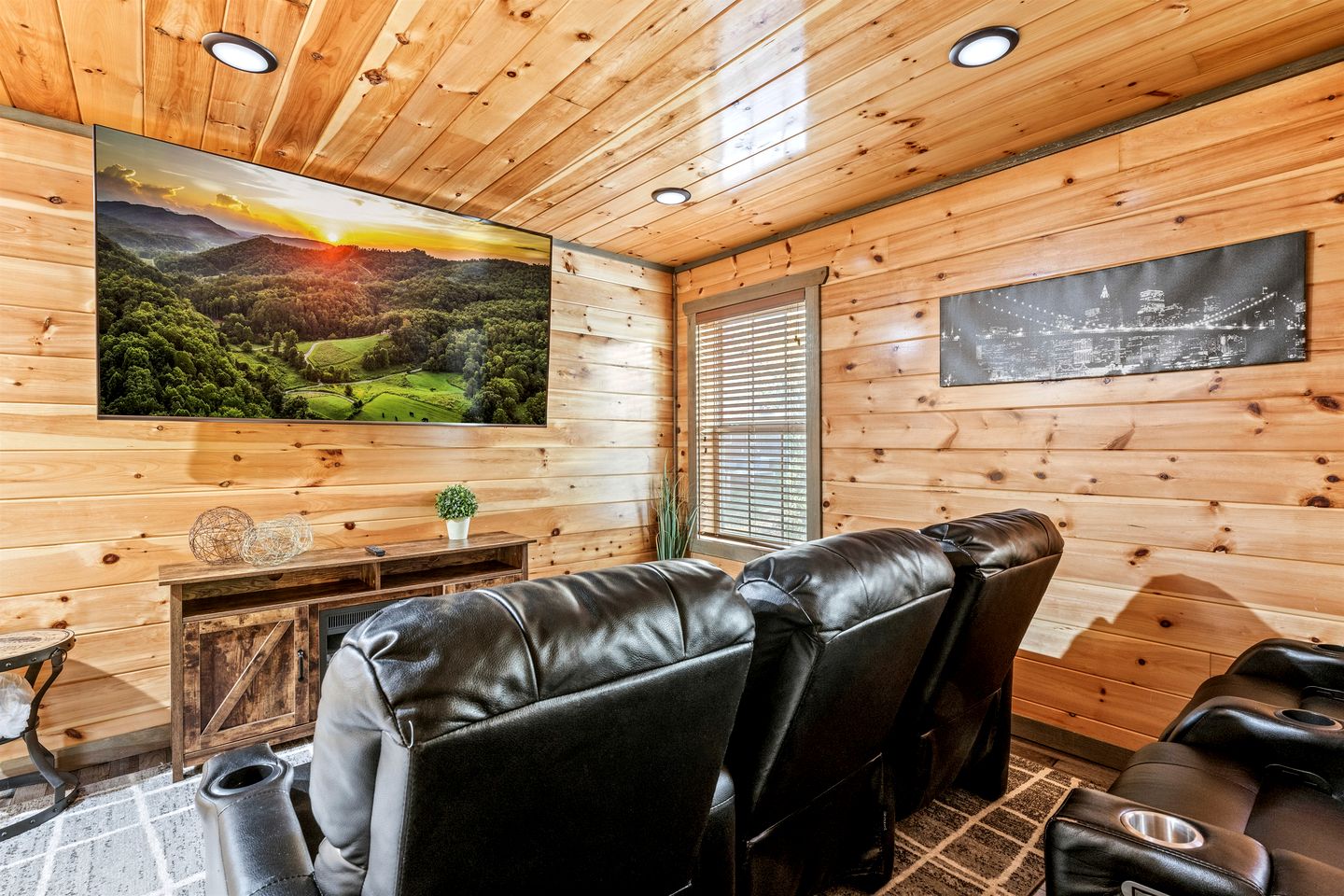 Luxurious Smoky Mountain Cabin with Indoor Pool & Hot Tub Near Dollywood in Pigeon Forge, TN