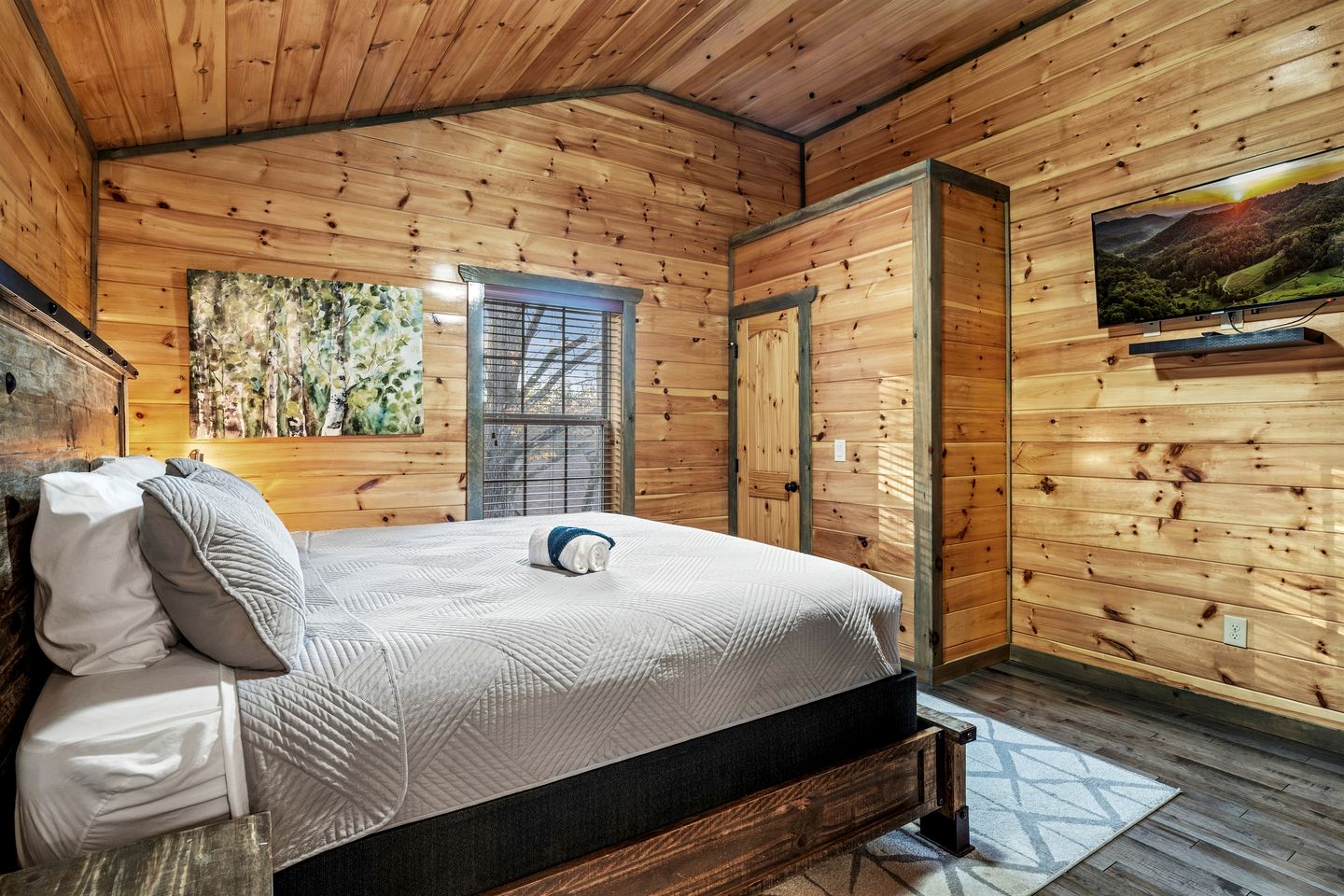 Luxurious Smoky Mountain Cabin with Indoor Pool & Hot Tub Near Dollywood in Pigeon Forge, TN