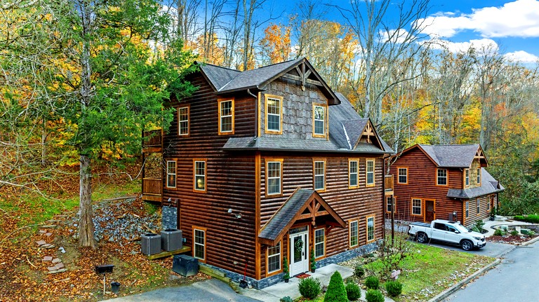 Luxurious Smoky Mountain Cabin with Indoor Pool & Hot Tub Near Dollywood in Pigeon Forge, TN