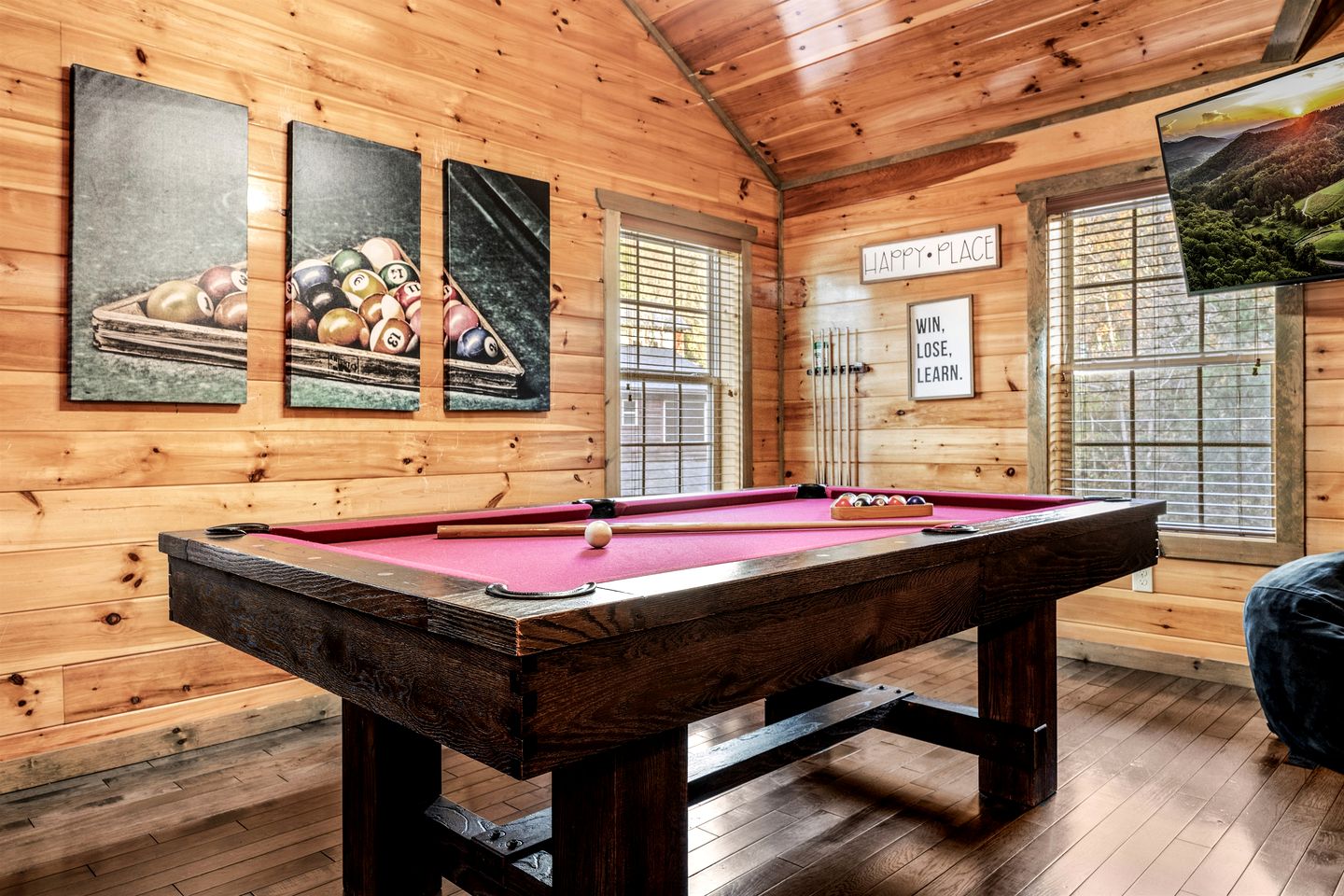 Luxurious Smoky Mountain Cabin with Indoor Pool & Hot Tub Near Dollywood in Pigeon Forge, TN
