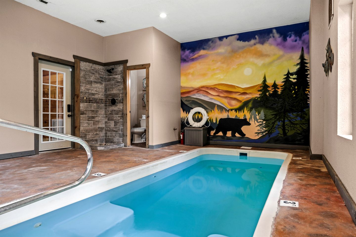 Luxurious Smoky Mountain Cabin with Indoor Pool & Hot Tub Near Dollywood in Pigeon Forge, TN