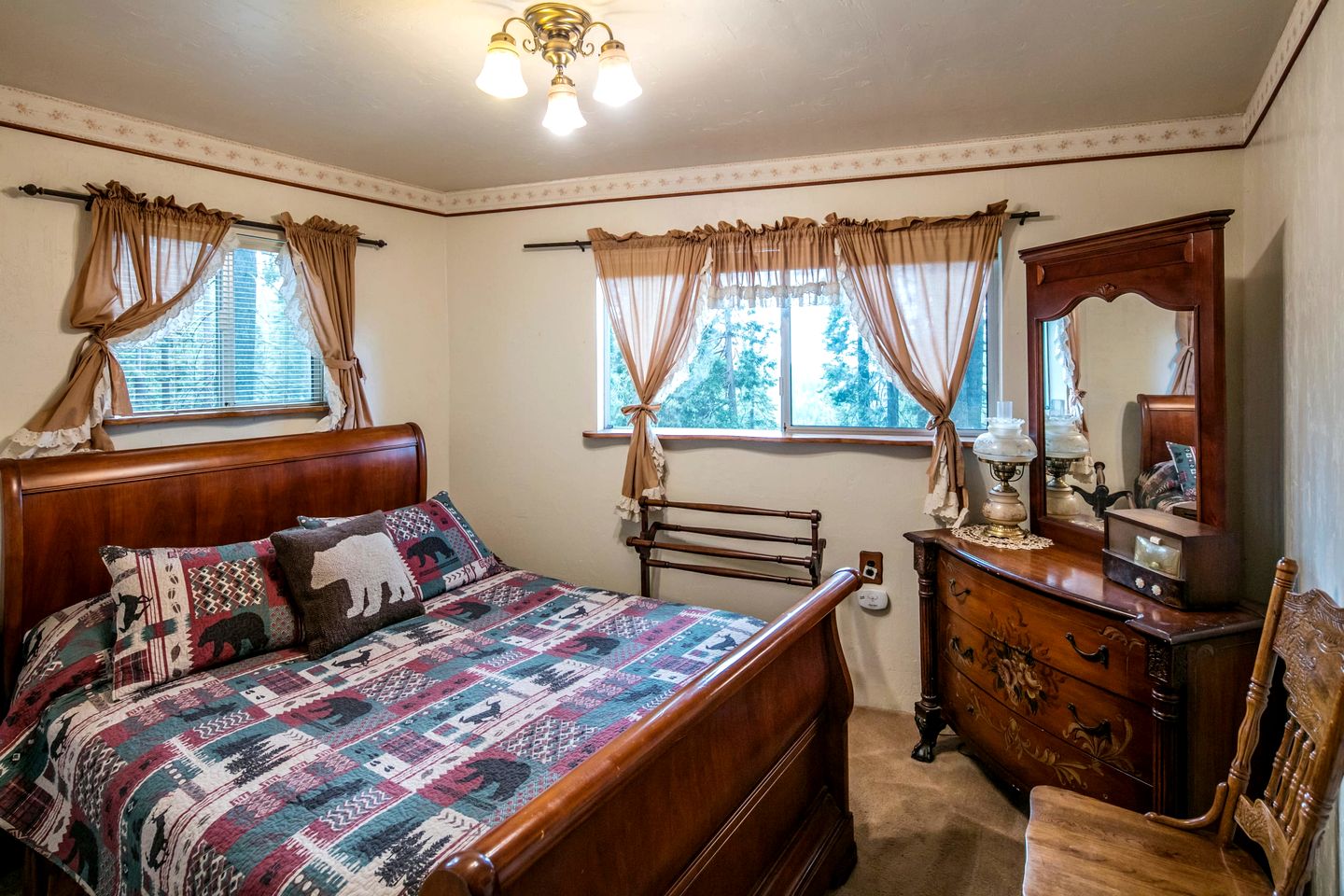 Embrance Nature in this Outstanding Cabin in El Portal, California