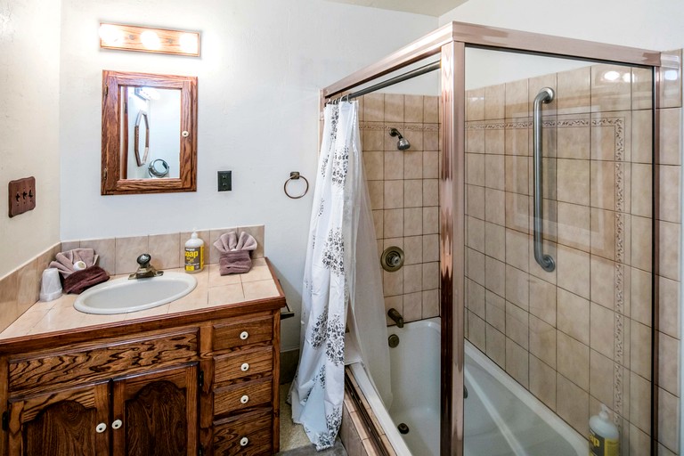 Cabins (United States of America, El Portal, California)