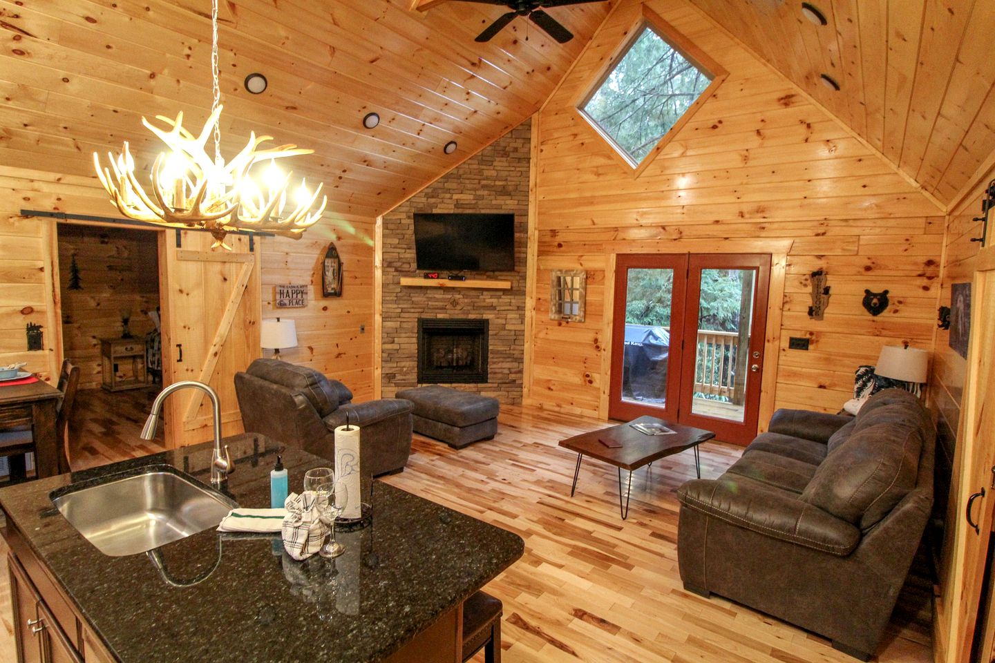 Fantastic Log Cabin with Barbecue and Hot-tub in Gatlinburg, Tennessee