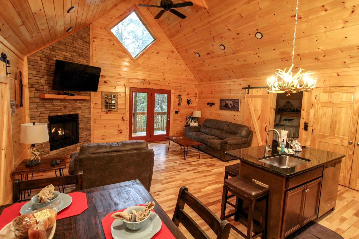 Fantastic Log Cabin with Barbecue and Hot-tub in Gatlinburg, Tennessee