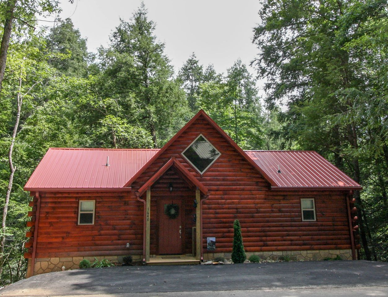 Fantastic Log Cabin with Barbecue and Hot-tub in Gatlinburg, Tennessee