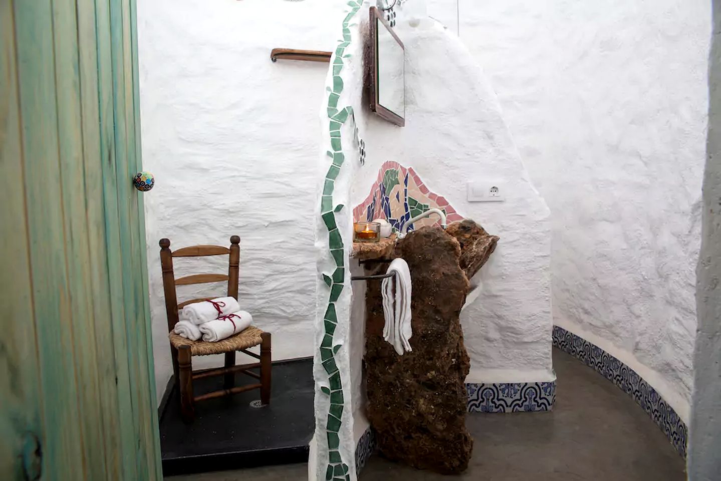 Cozy Cave Rental for a Romantic Getaway near the Sierra Nevada in Andalusia, Spain