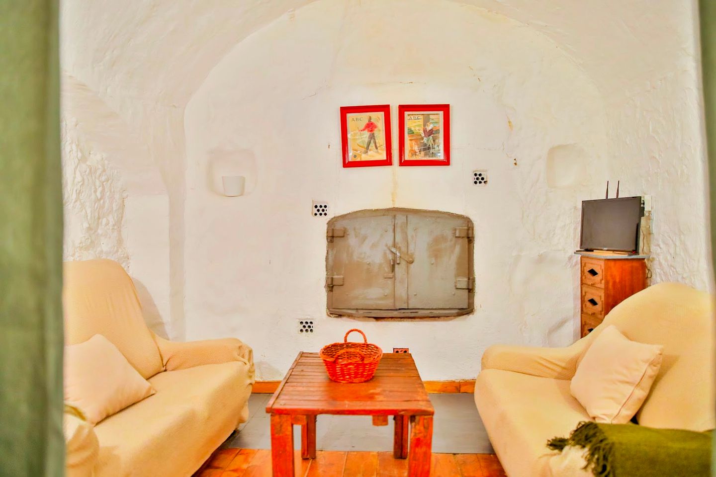 Family-Friendly Cave Suite for a Unique Getaway in Andalusia, Spain