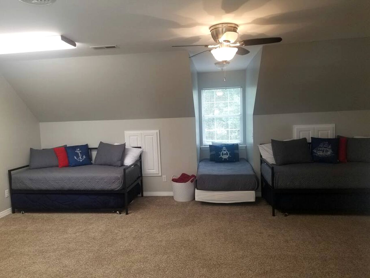 Cullman County Retreat: Pet-Friendly Lake Cabin with Hot Tub and Boat Dock for Big Groups