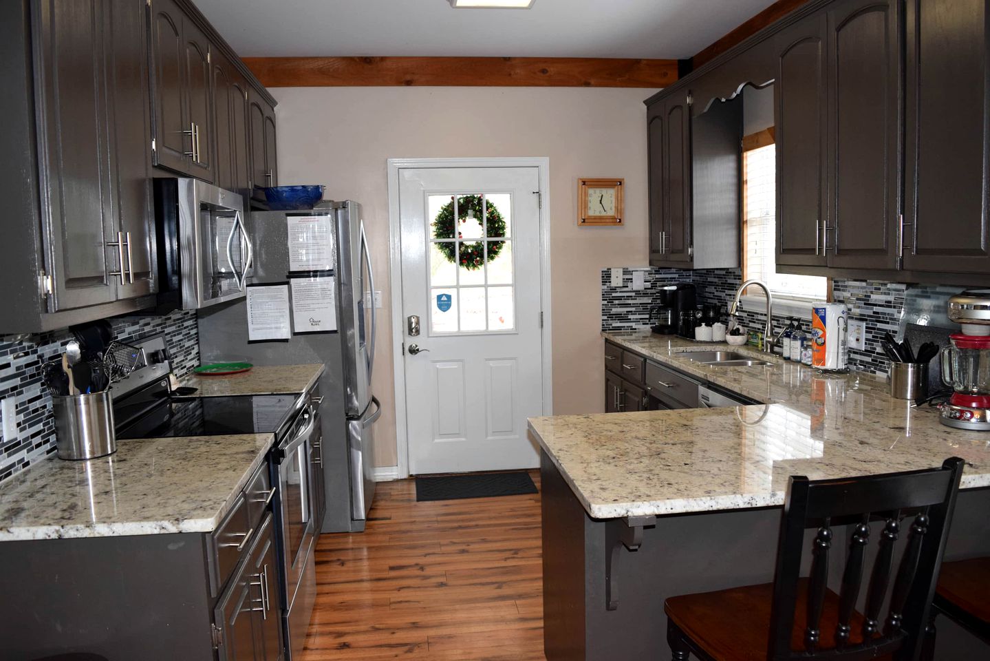 Cullman County Retreat: Pet-Friendly Lake Cabin with Hot Tub and Boat Dock for Big Groups