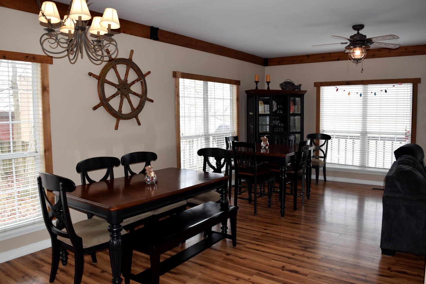 Cullman County Retreat: Pet-Friendly Lake Cabin with Hot Tub and Boat Dock for Big Groups