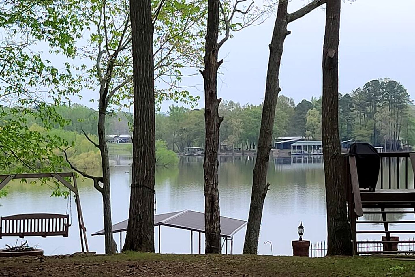 Cullman County Retreat: Pet-Friendly Lake Cabin with Hot Tub and Boat Dock for Big Groups