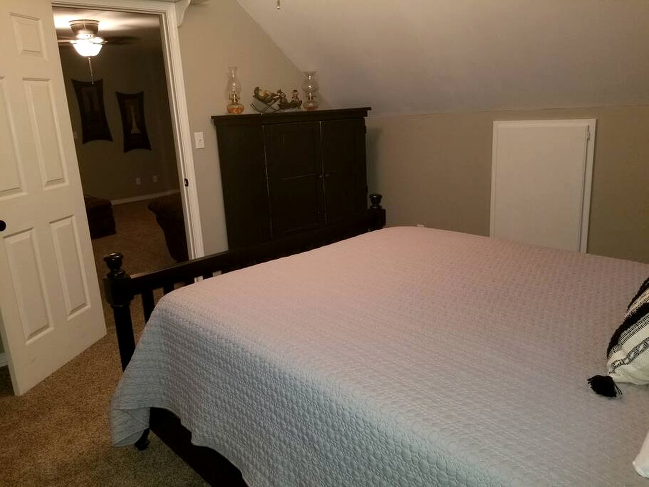 Cullman County Retreat: Pet-Friendly Lake Cabin with Hot Tub and Boat Dock for Big Groups