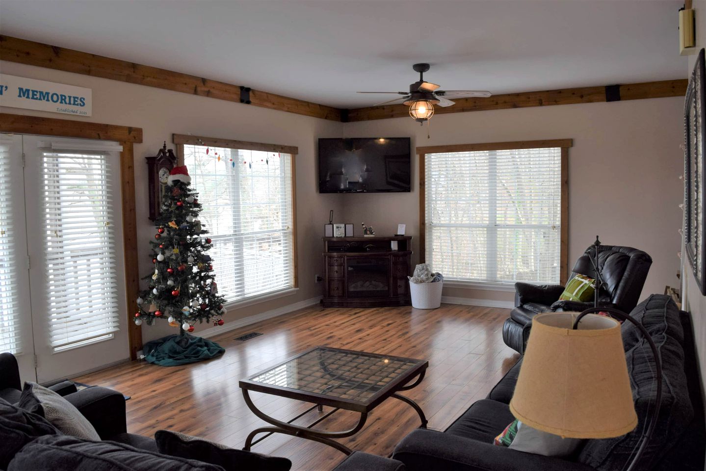 Cullman County Retreat: Pet-Friendly Lake Cabin with Hot Tub and Boat Dock for Big Groups