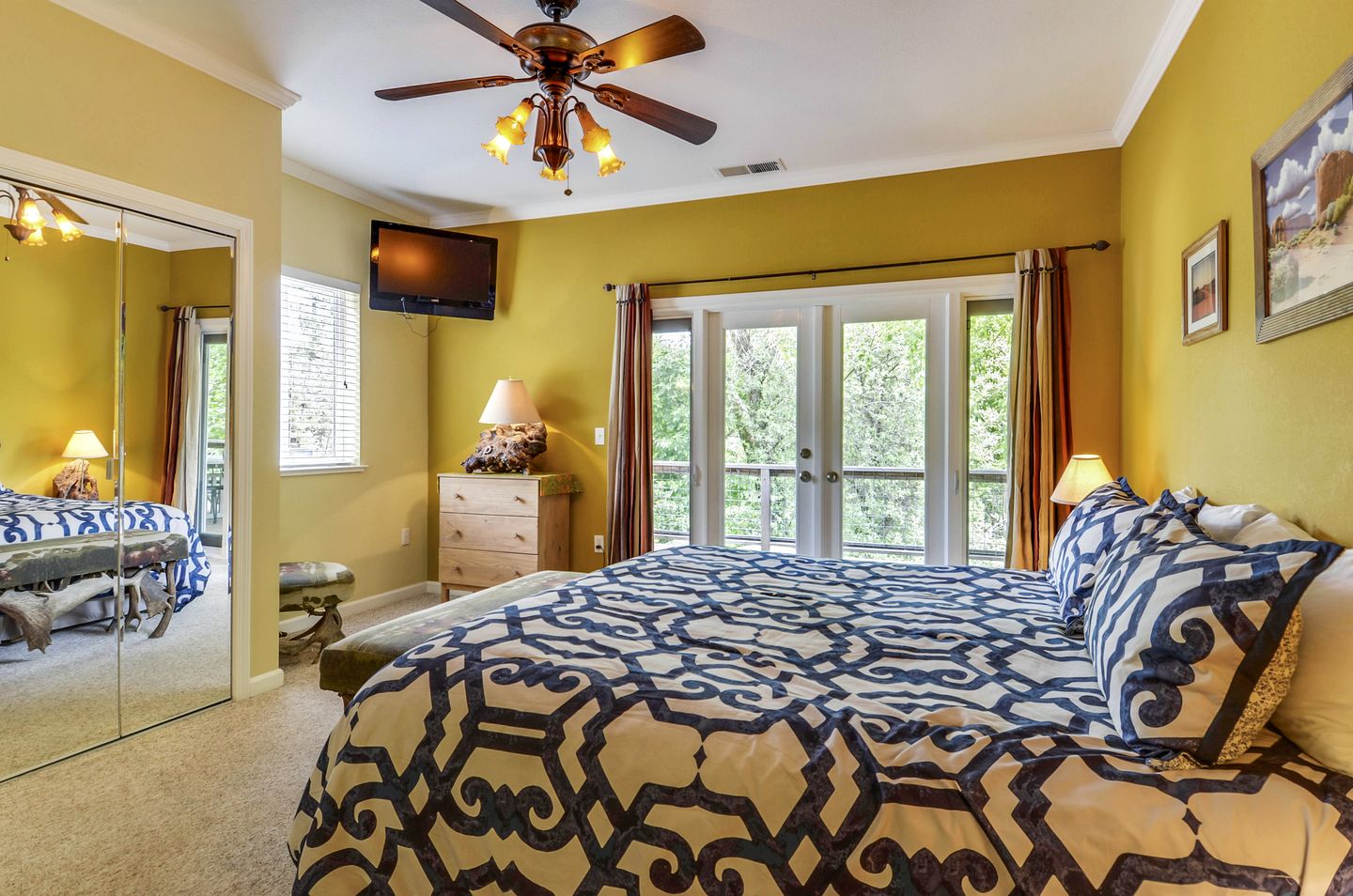 Spacious Riverfront Cottage with Game Room & Private Beach near Wineries in Guerneville, California