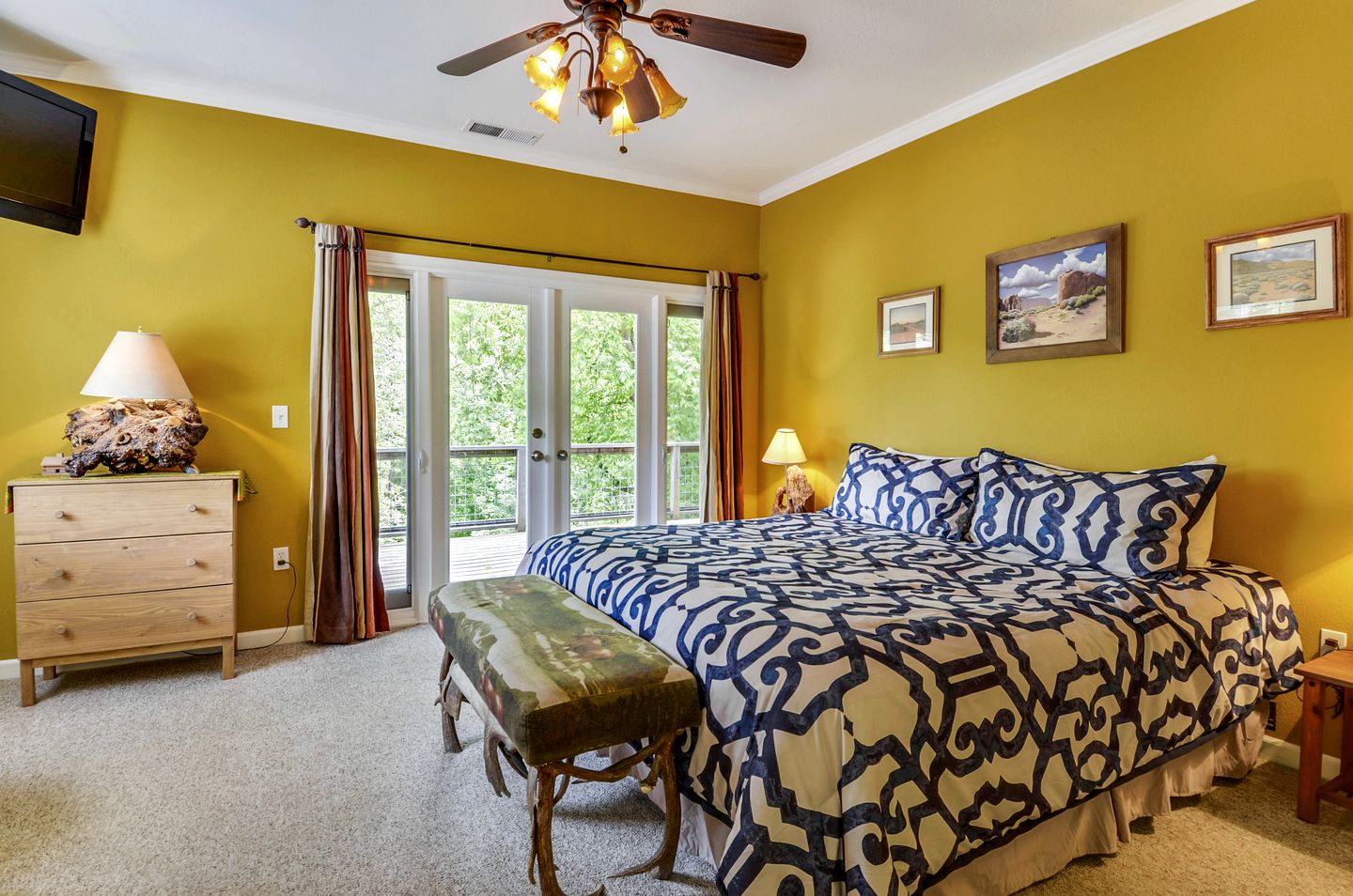 Spacious Riverfront Cottage with Game Room & Private Beach near Wineries in Guerneville, California