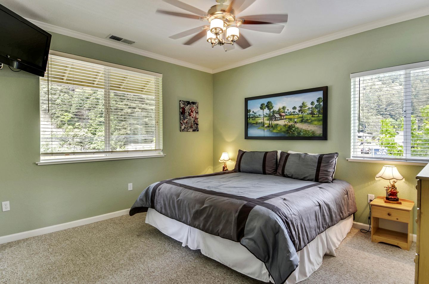 Spacious Riverfront Cottage with Game Room & Private Beach near Wineries in Guerneville, California