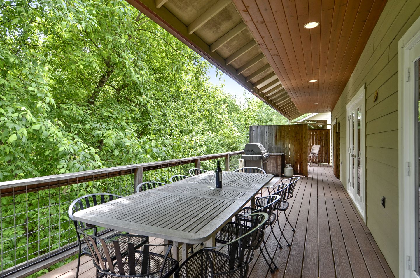 Spacious Riverfront Cottage with Game Room & Private Beach near Wineries in Guerneville, California