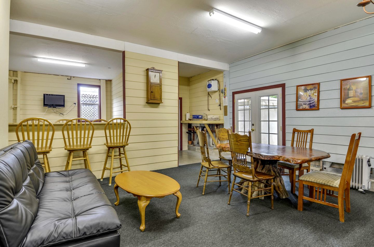 Spacious Riverfront Cottage with Game Room & Private Beach near Wineries in Guerneville, California