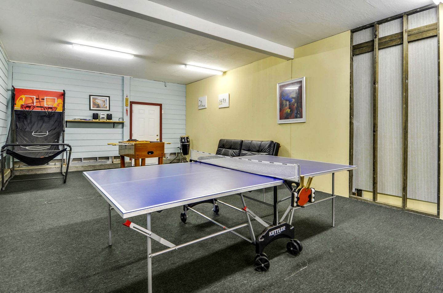 Spacious Riverfront Cottage with Game Room & Private Beach near Wineries in Guerneville, California