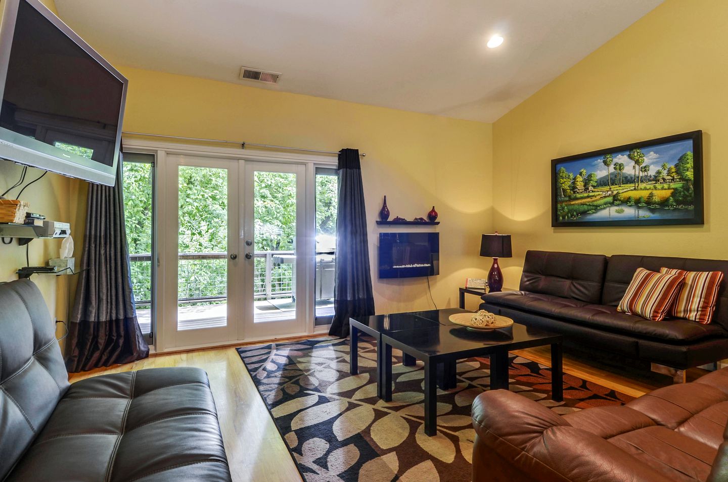 Spacious Riverfront Cottage with Game Room & Private Beach near Wineries in Guerneville, California