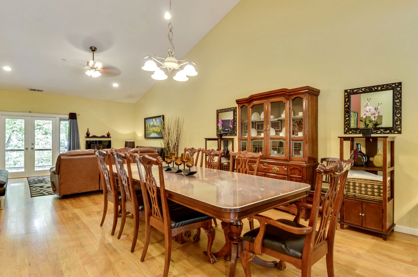 Spacious Riverfront Cottage with Game Room & Private Beach near Wineries in Guerneville, California