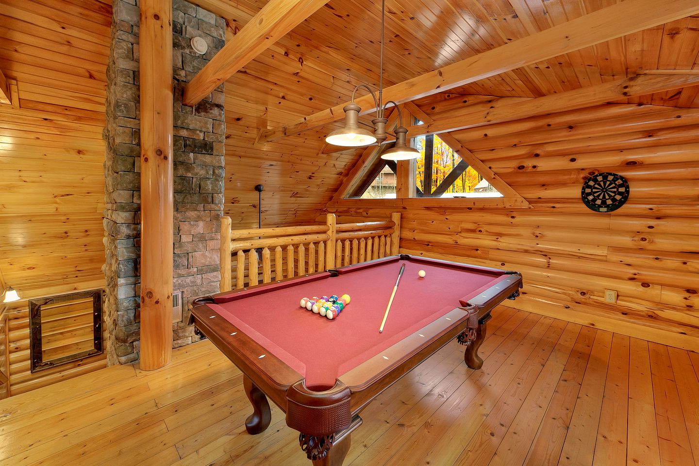 Rustic yet Luxurious Gatlinburg Cabin Rental for a Romantic Getaway near the Great Smoky Mountains, Tennessee