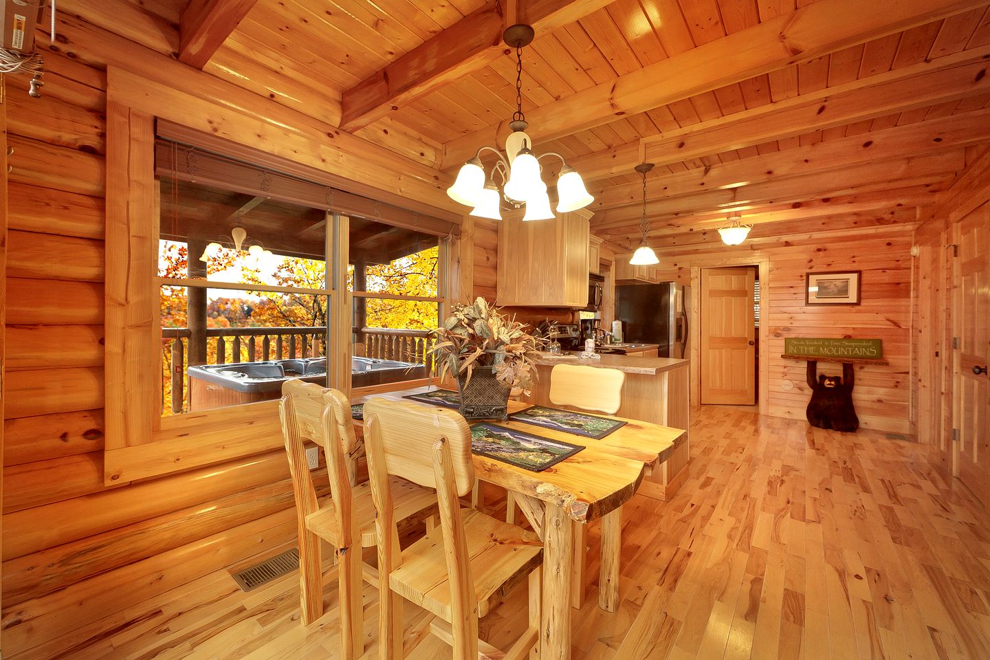 Rustic yet Luxurious Gatlinburg Cabin Rental for a Romantic Getaway near the Great Smoky Mountains, Tennessee