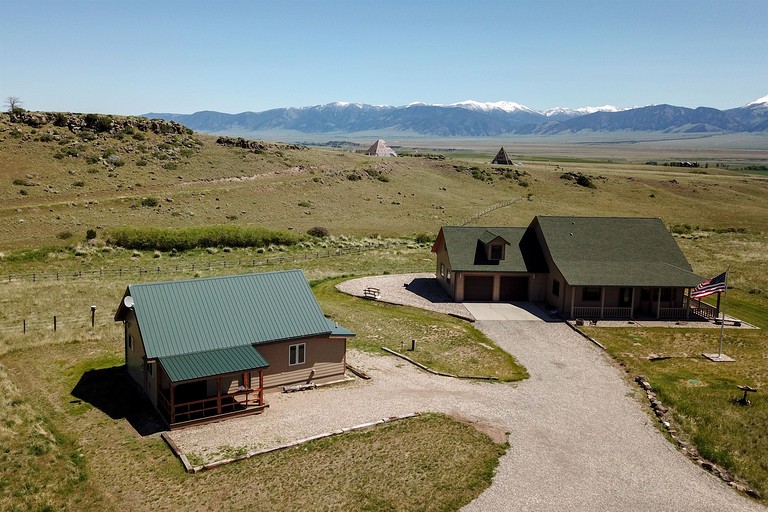 Cabins (United States of America, Ennis, Montana)